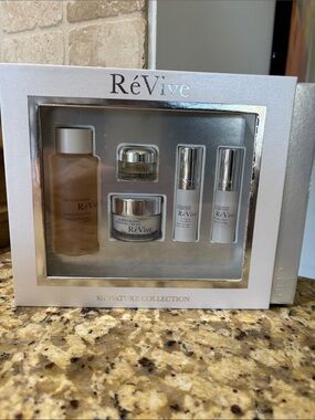 Signature Collection Women's Skincare Set - White & Silver